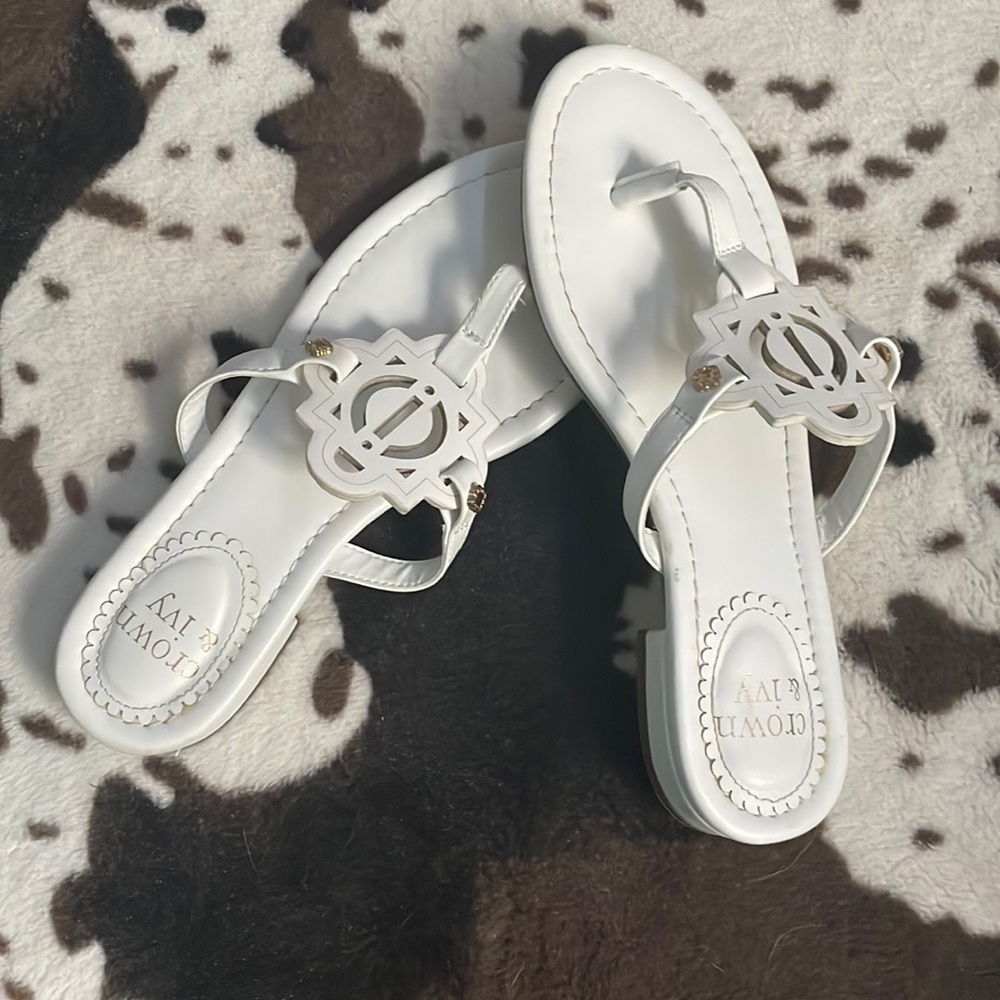 Crown & Ivy design flip flops